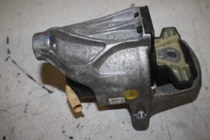 17814582 – 8W0199371AB – Engine mount