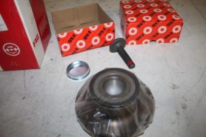 17824865 – 1T0598611B – Wiellager achter