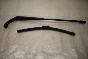 17798007 – 8V19554081P9 – Front wiper arm