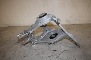 17825366 – 8R0505432F – Fusee rechts-achter