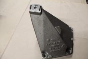 17787158 – 4B0199307E – Motorsteun