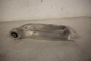 17819844 – 4M0505311J – Draagarm onder links-achter