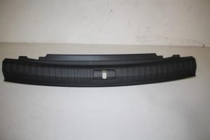 17825572 – 4K5863471A4PK – Abdeckung Stürmer Keil hinten