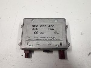 20293015 – 8E0035456B – Radio versterker