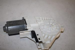 17804404 – 8K0959801A – Door window motor
