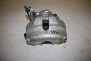 17806781 – 8E0615123A – Remklauw (Tang) links-voor