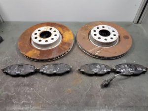 21231298 – 5Q0615301F – Remschijf + blok voor