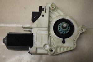 17798661 – 8T0959801A – Door window motor