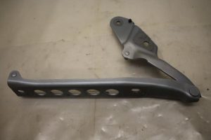 17799806 – 4H0823302D – Bonnet Hinge