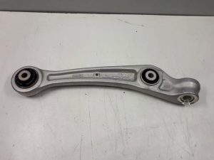 21401655 – 8K0407152F – Draagarm rechts-voor