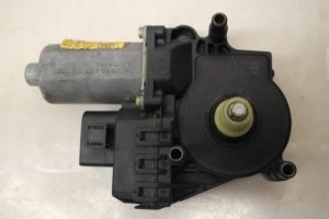 17796345 – 4B0959801B – Door window motor