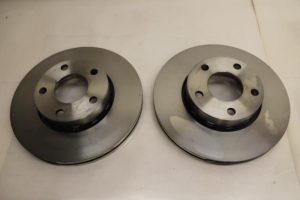 17795082 – 895615301D – Bremsscheibe vorne