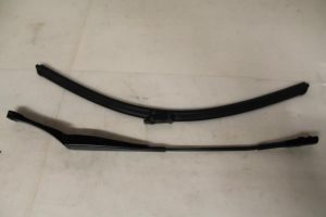 17794078 – 8R1955407B1P9 – Ruitenwisserarm voor