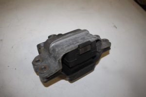 17826760 – 1K0199555Q – Getriebe Halterung