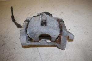 17823772 – 8K0615404E – Remklauw (Tang) rechts-achter