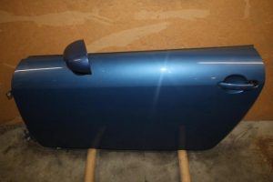 17799411 – 8N0831051C – Portier 2Deurs links