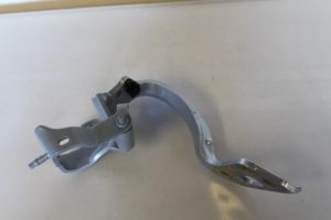 17792346 – 8K9827299 – Scharnier Achterklep