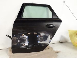 20058057 – 8K9833051D – Portier 4Deurs links-achter