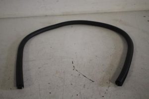 17810559 – 4G8831707A – Portierrubber 4Deurs links-voor