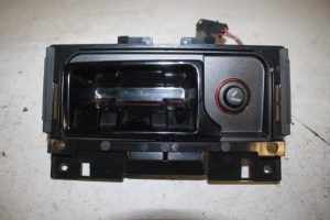 17806921 – 4G0857951A4PK – Asbak voor