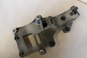 17789923 – 06F903143E – Dynamosteun boven