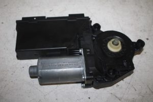 17807659 – 8H2959801B – Fenstermotor Tür