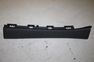 17804739 – 4G88682044PK – A-stijl Afdekkap rechts