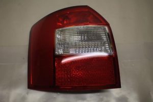 17800827 – 8E9945095 – Achterlicht links