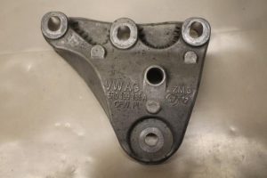 17800823 – 6R0199185A – Motorsteun