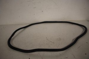 17810032 – 8W0831721B – Portierrubber 4Deurs links-voor