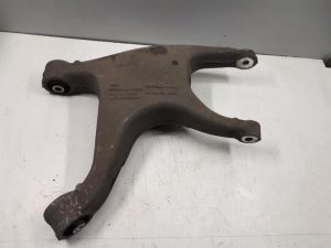 22007151 – 8R0505312F – Draagarm onder rechts-achter