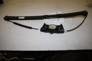17820486 – 83A839461 – Rear door window mechanism 4-door, left