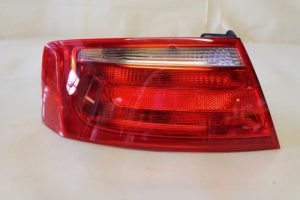 17793007 – 8T0945095G – Taillight, left