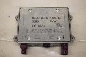 17798725 – 8E0035456B – Radio versterker