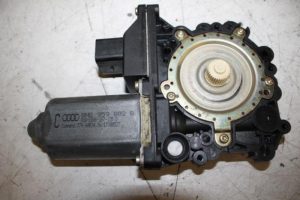 17813154 – 8N8959802B – Door window motor