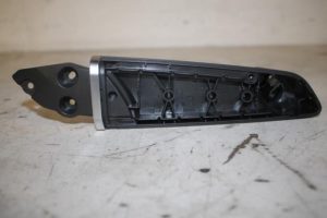 17816913 – 81A867161A6PS – Portiergreep 4Deurs links-voor