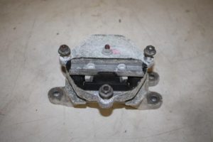 17827399 – 8K0399151CN – Getriebe Halterung