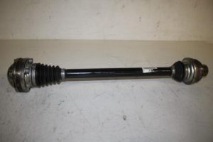 17818051 – 8R0501203C – Antriebswelle links hinten