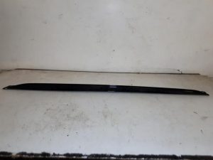 20589946 – 4K8854868AY9B – Zijskirt rechts