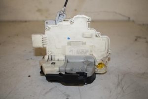 17824309 – 8E1837015AA – Deurslot Mechaniek 4Deurs links-voor