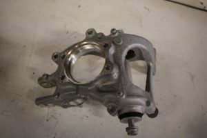 17831855 – 8K0505432AR – Fusee rechts-achter