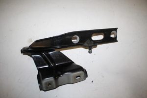 17826061 – 8R0823301 – Bonnet Hinge