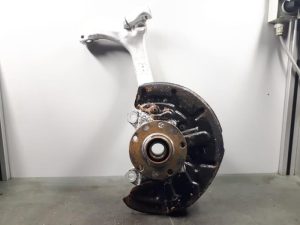 20220755 – 8E0407254C – Fusee rechts-voor