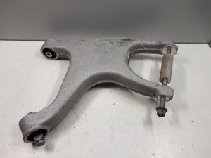 20601046 – 8K0505312J – Draagarm onder rechts-achter