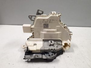 21702621 – 8J1837015F – Door lock mechanism 4-door, front left