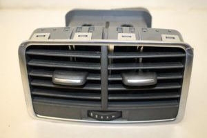 17796878 – 4F0819203B1HA – Luchtrooster achter