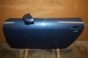 17799405 – 8N0831051C – Portier 2Deurs links