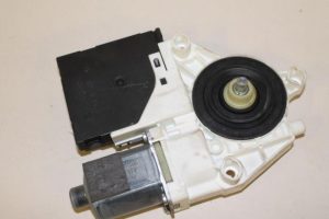 17787997 – 8P0959802N – Door window motor