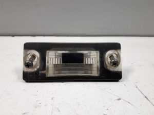 18919204 – 8D9943021 – Registration plate light