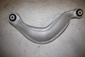 17822268 – 8K0505324H – Draagarm boven rechts-achter
